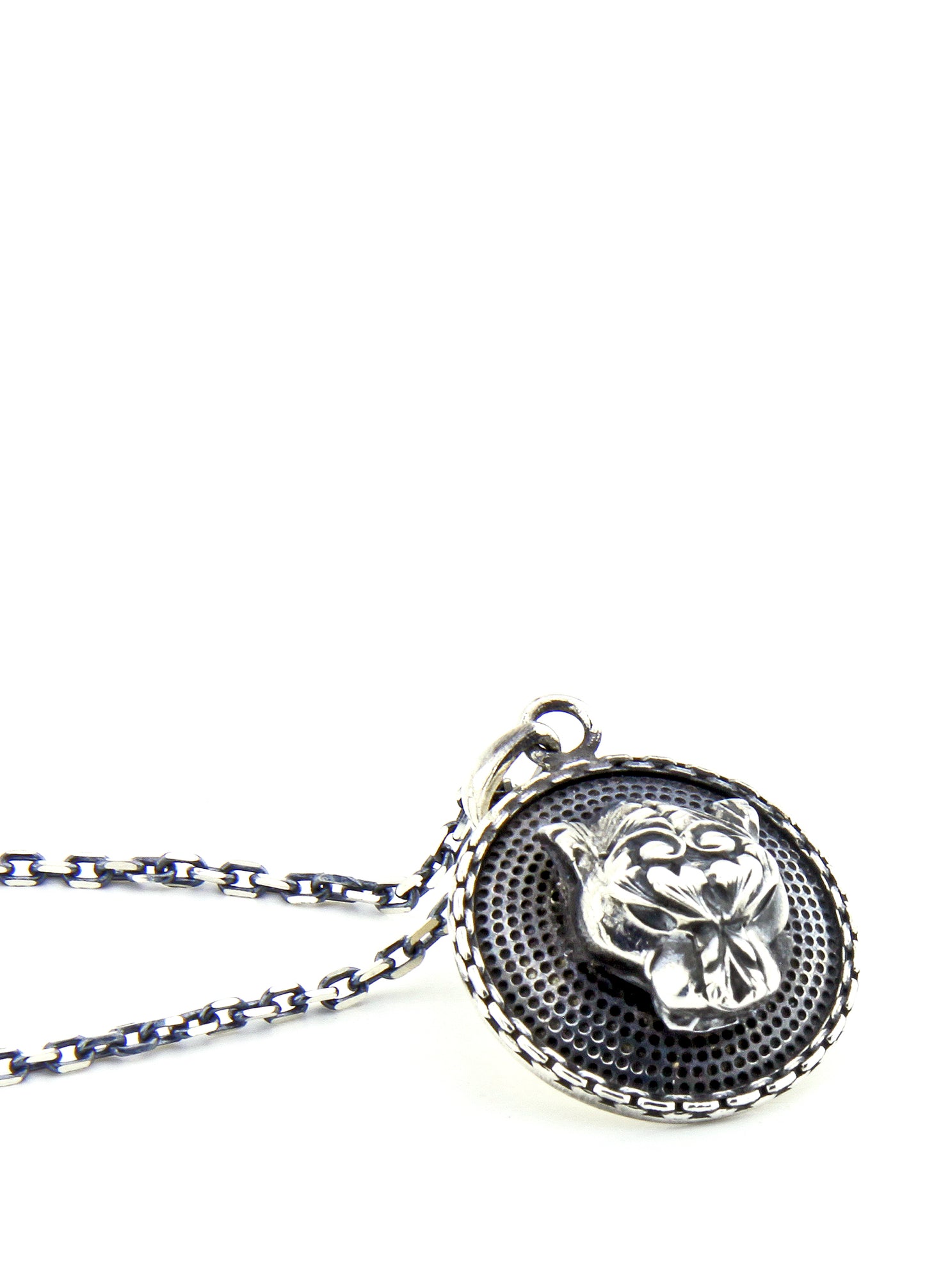 End Detailed Men’s Silver Necklace